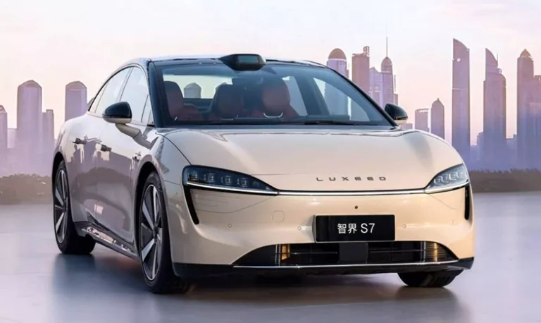 mobil listrik luxeed S7 dari Huawei