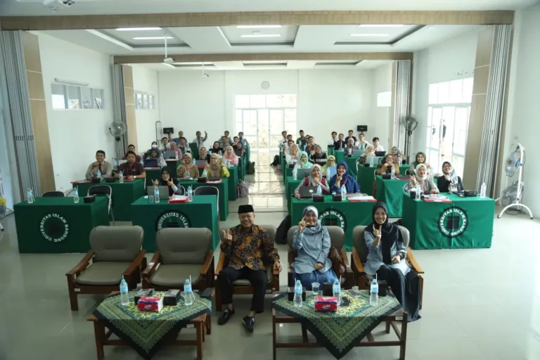 Pelatihan Prajabatan Calon Pegawai Unisba, Rektor Edi Setiadi: Bercita-Citalah Jadi Guru Besar
