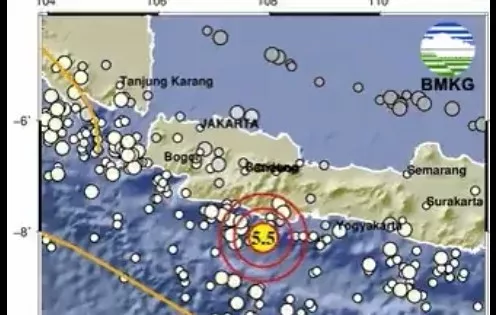 Badan Meteorologi, Klimatologi, dan Geofisika (BMKG) mencatat gempa bumi berkekuatan magnitudo 5,5 mengguncang pantai selatan Jawa Barat pada hari Kamis, 28 Desember 2023 pukul 05:43:54 WIB. 