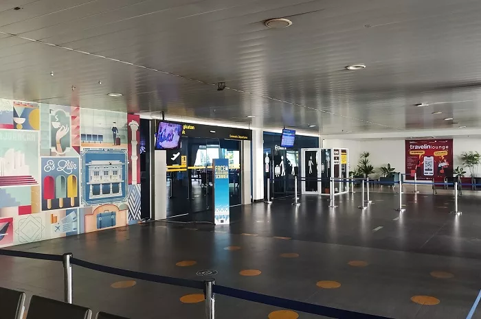 Bandara Husein Sastranegara sunyi senyap.