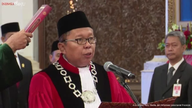 Jokowi Lantik Arsul Sani Jadi Hakim Mahkamah Konstitusi di Istana