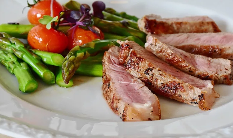 daging panggang asparagus