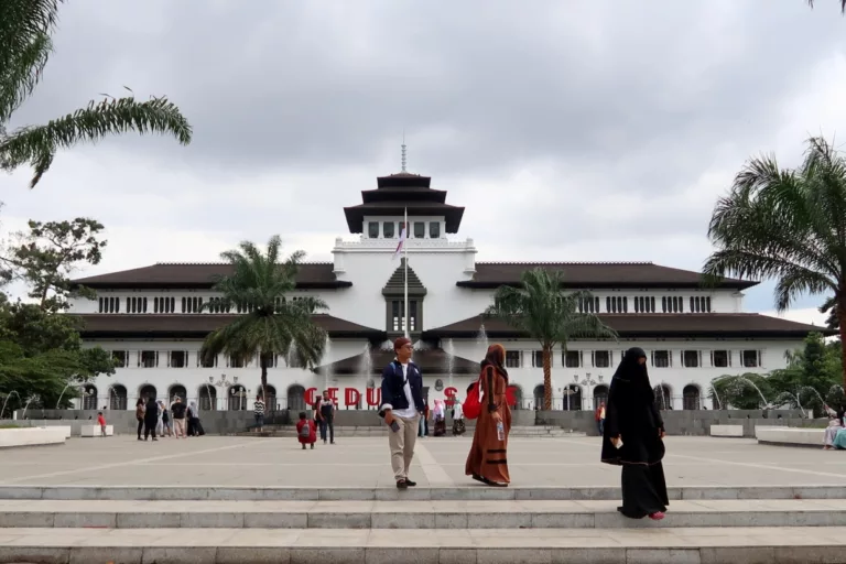 Ribuah Buruh Gelar Aksi Unjuk Rasa depan Gedung Sate Bandung, Tuntut UMK 2024