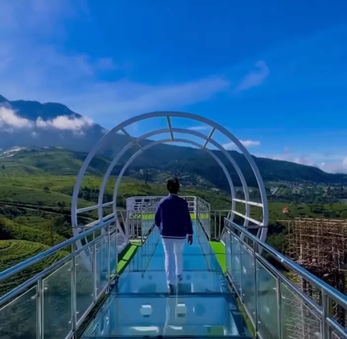 5 Rekomendasi Wisata Jembatan Kaca yang ada di Indonesia