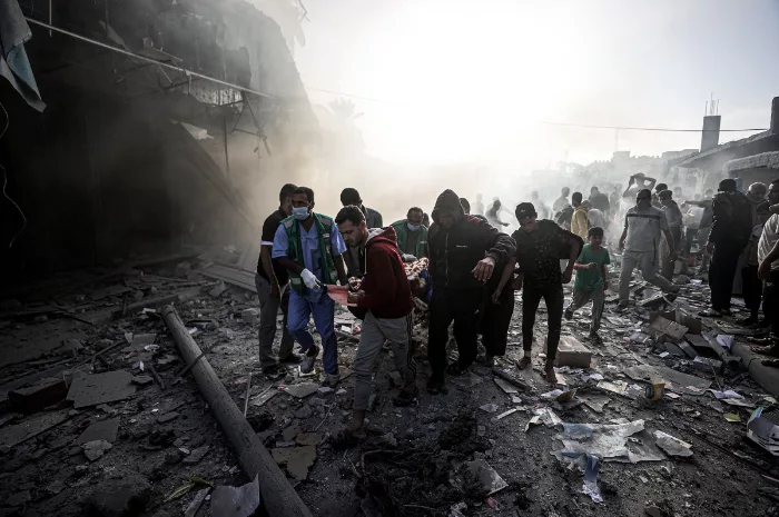 Jenazah Ditemukan di Bawah Reruntuhan, Bom Zionis Israel Menggugurkan Seorang Jurnalis Palestina beserta Keluarganya