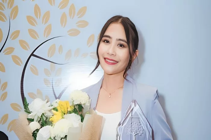 Ini Ternyata Barang yang Wajib Prilly Latuconsina Bawa Setiap Hari: Gak Boleh Sampai Ketinggalan!