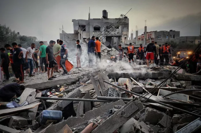 Hadapi Kemungkinan Terburuk, Satu Keluarga di Gaza Pakai Gelang Tanda Pengenal
