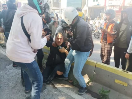 Beredar sebuah video yang memperlihatkan artis sekaligus penyanyi Saeful Jamil diamankan petugas, gara-gara narkoba?