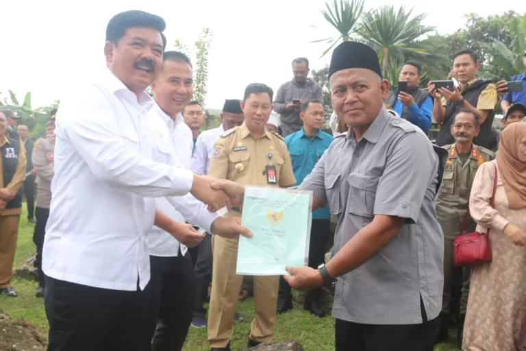 penyerahan sertifikat tanah