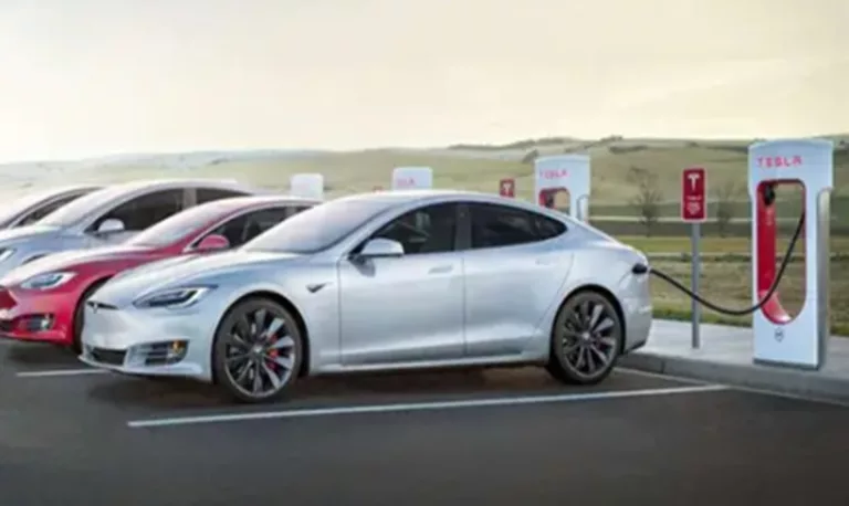 Tesla menjadi raja di Inggris